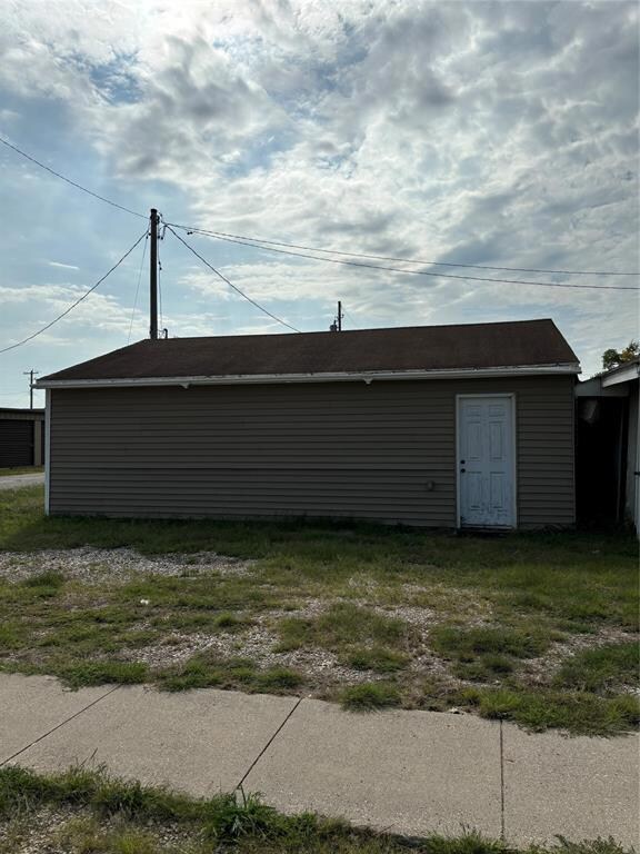 921 1st Ave, Perry, IA 50220 - photo 5