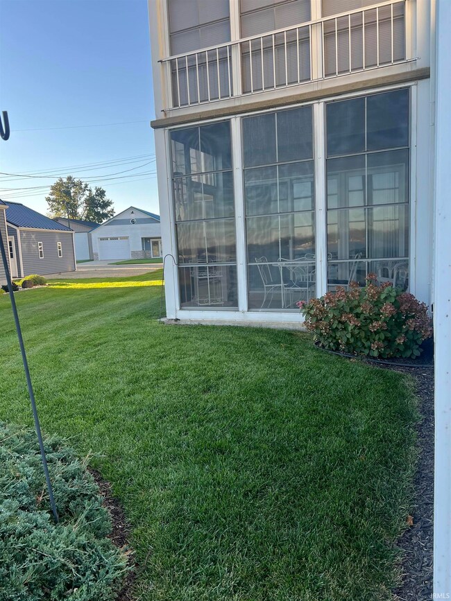 308 E Medusa St unit 2A, Syracuse, IN 46567 - photo 2