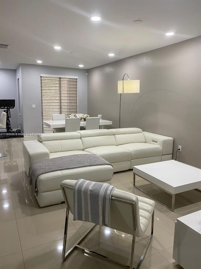 10712 NW 75th Terrace unit 1, Doral, FL 33178 - photo 3