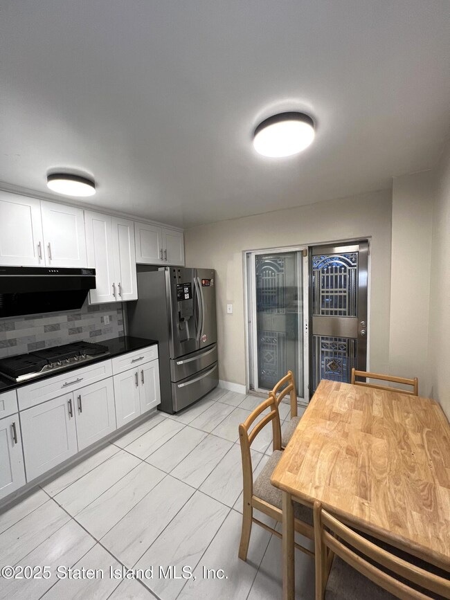 16 Mickardan Ct, Staten Island, NY 10304 - photo 3