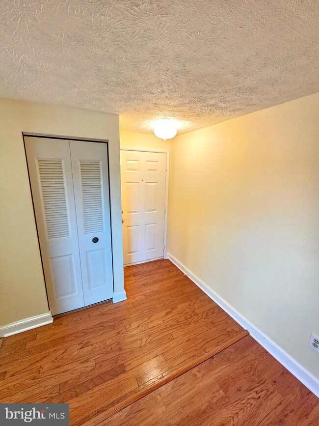 19617 Gunners Branch Rd unit L, Germantown, MD 20876 - photo 2