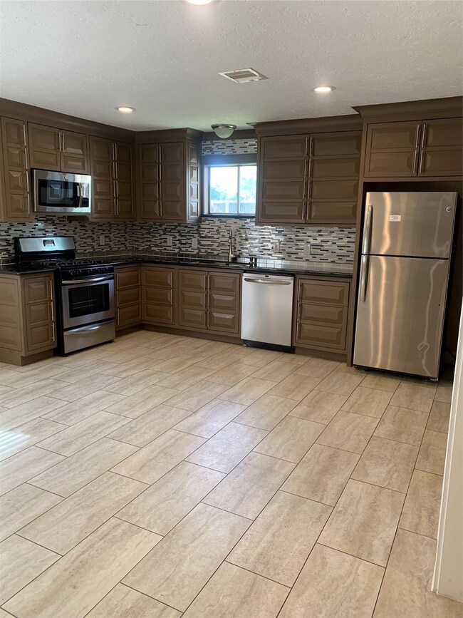 845 Holly Ridge Dr, Houston, TX 77024 - photo 6