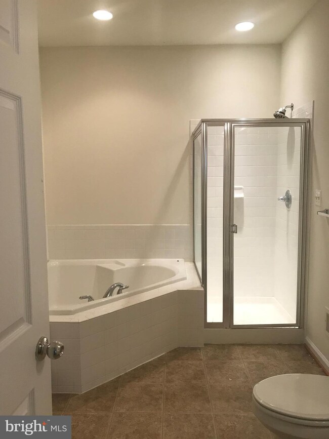 3012 Chinkapin Oak Ln unit 148, Woodbridge, VA 22191 - photo 2