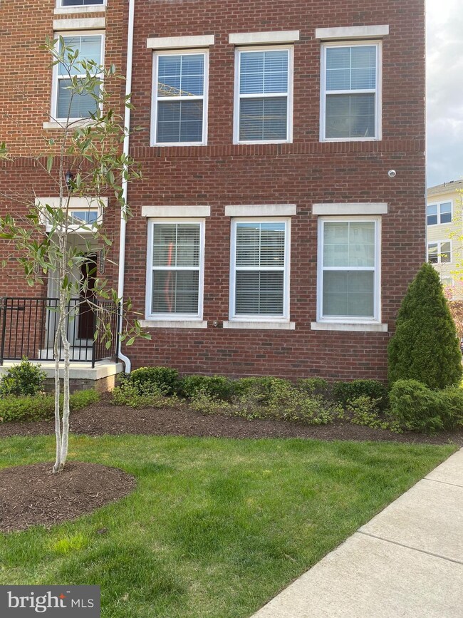 3025 Rittenhouse Cir unit 83, Fairfax, VA 22031 - photo 4