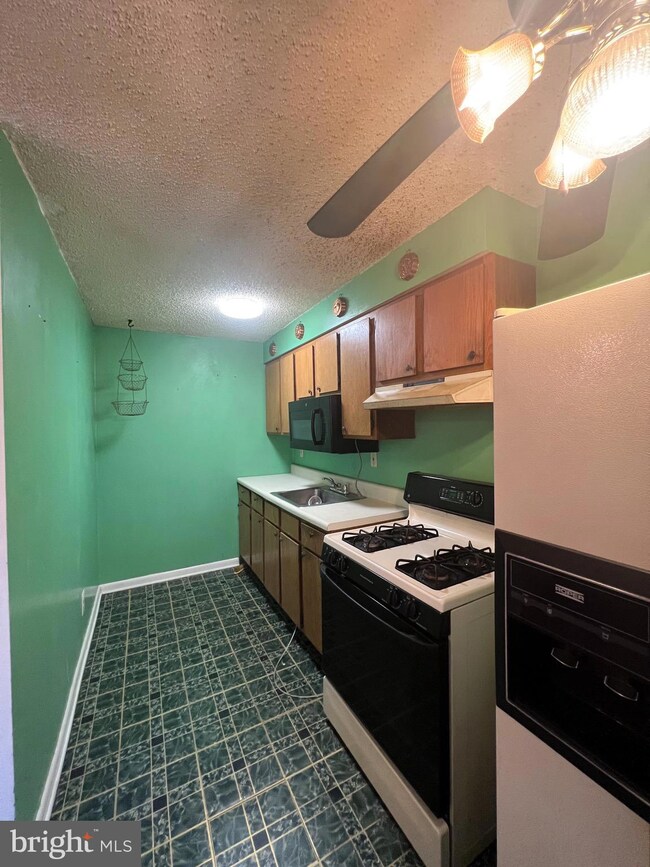 1239 Edgehill Rd, Darby, PA 19023 - photo 6