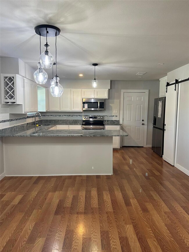 1304 Rebecca Dr, Gainesville, TX 76240 - photo 4