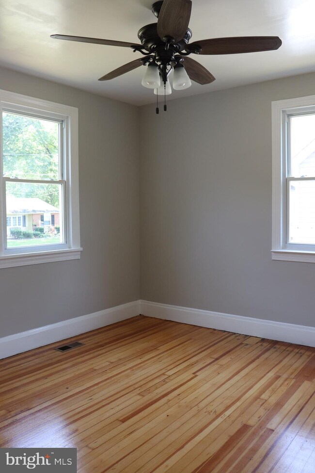 2115 Oak Rd, Sparrows Point, MD 21219 - photo 6