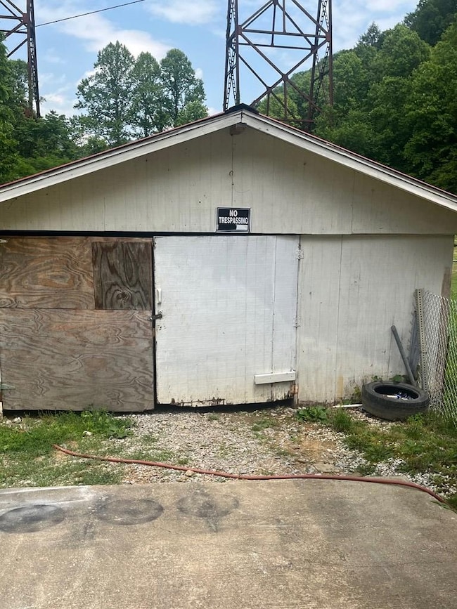 13491 S Ky Rt 7, Kite, KY 41828 - photo 4