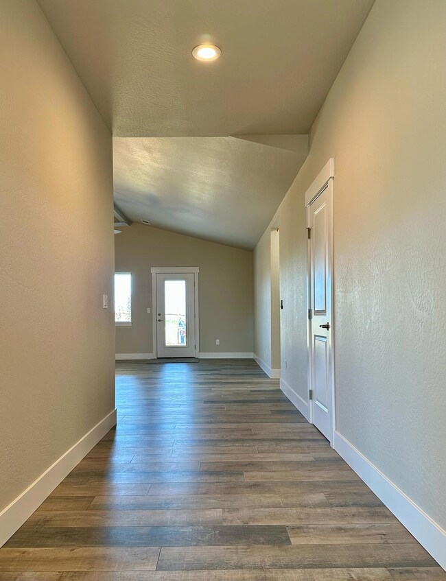 3.5 Front Hall