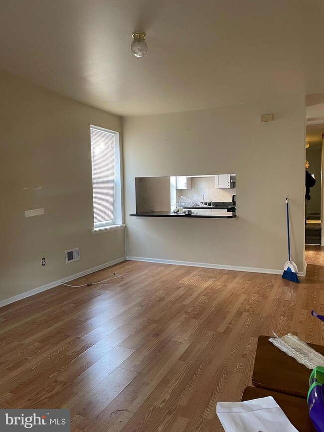 514 W Queen Ln unit 1, Philadelphia, PA 19144 - photo 3