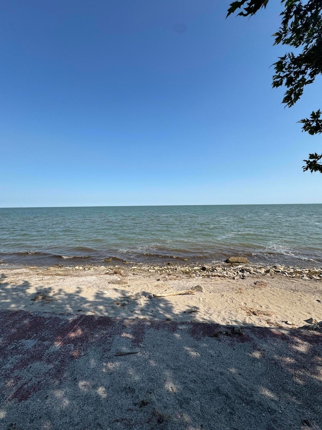 13512 Venetian Dr, Monroe, MI 48161 - photo 2