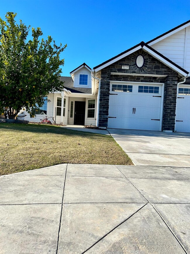 3119 N Apricot Ave, Fresno, CA 93727 - photo 2