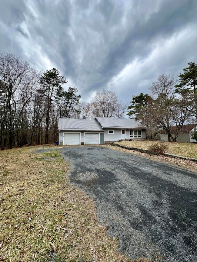 Welcome to 697 Wooddale Rd