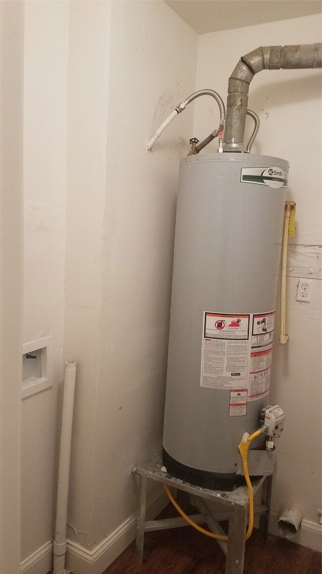 6403 Beekman Rd, Houston, TX 77021 - photo 4