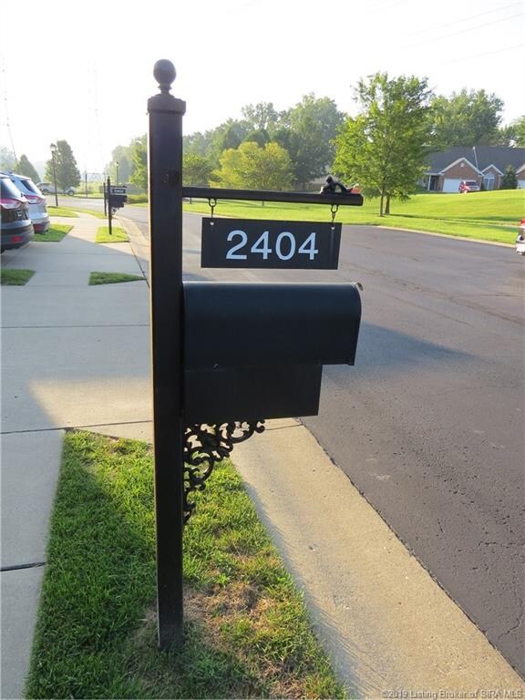 2404 Pickwick Ct, New Albany, IN 47150 - photo 2