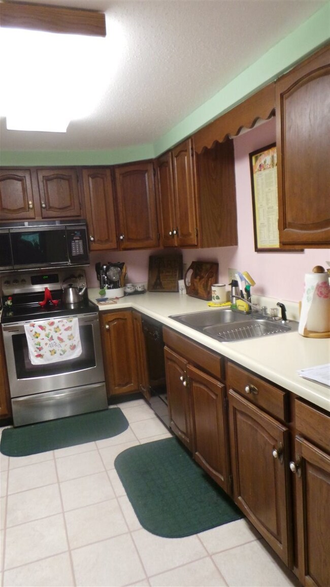 647 Bugbee St unit 4, White River Junction, VT 05001 - photo 4