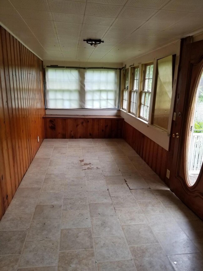 Hound Dawg rd pic porch