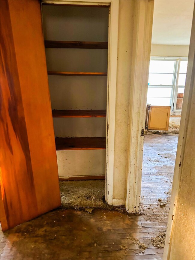 1103 N Howeth St, Gainesville, TX 76240 - photo 7