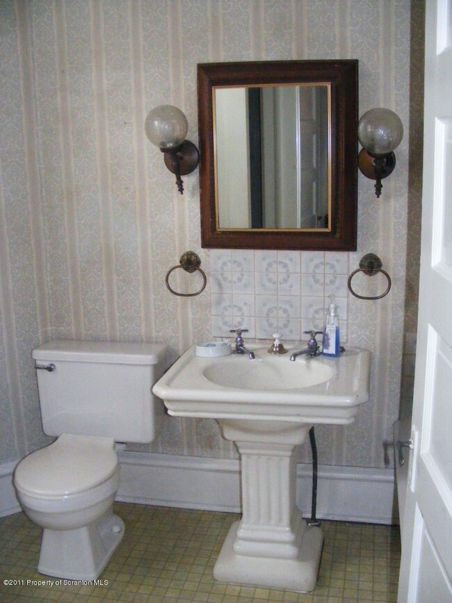 127 Delaware Ave, Olyphant, PA 18447 - photo 5