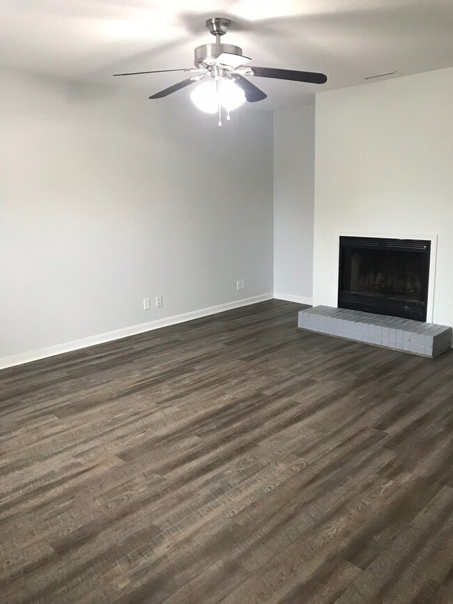 1661 Baltimore Dr unit A, Clarksville, TN 37043 - photo 5