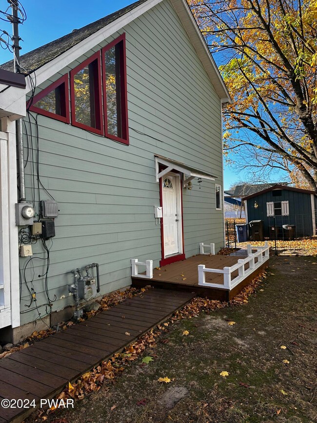 202 W Sarah St, Milford, PA 18337 - photo 2