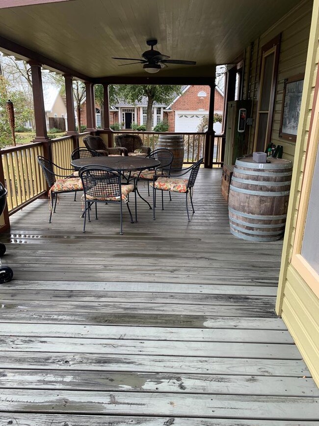 514 W College St, Fredericksburg, TX 78624 - photo 4