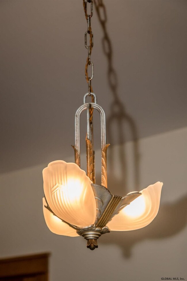 4 Seward St, Saratoga Springs, NY 12866 - photo 7