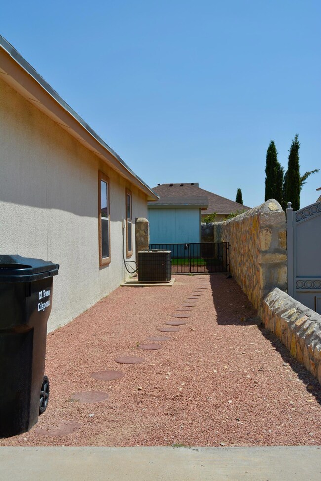 14316 Desert Sunset Dr, Horizon City, TX 79928 - photo 7