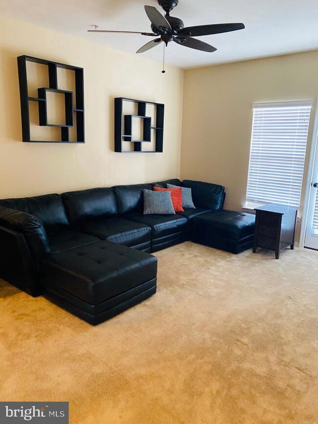 7901 Crescent Park Dr unit 129, Gainesville, VA 20155 - photo 3