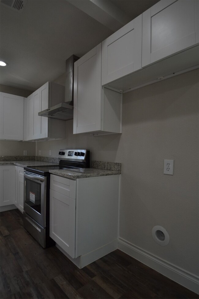 9208 Firnat St, Houston, TX 77016 - photo 5