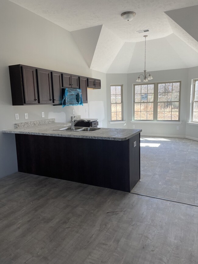 303 Grace Ct, Manchester, TN 37355 - photo 3