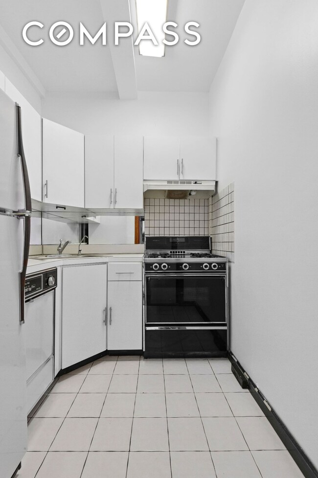 150 E 49th St unit 9D, New York, NY 10017 - photo 7
