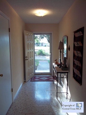 104 Edgemont Dr, San Marcos, TX 78666 - photo 4