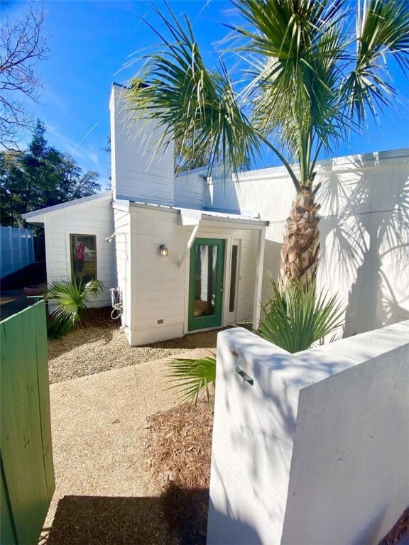 319 Maple St, Saint Simons Island, GA 31522 - photo 2