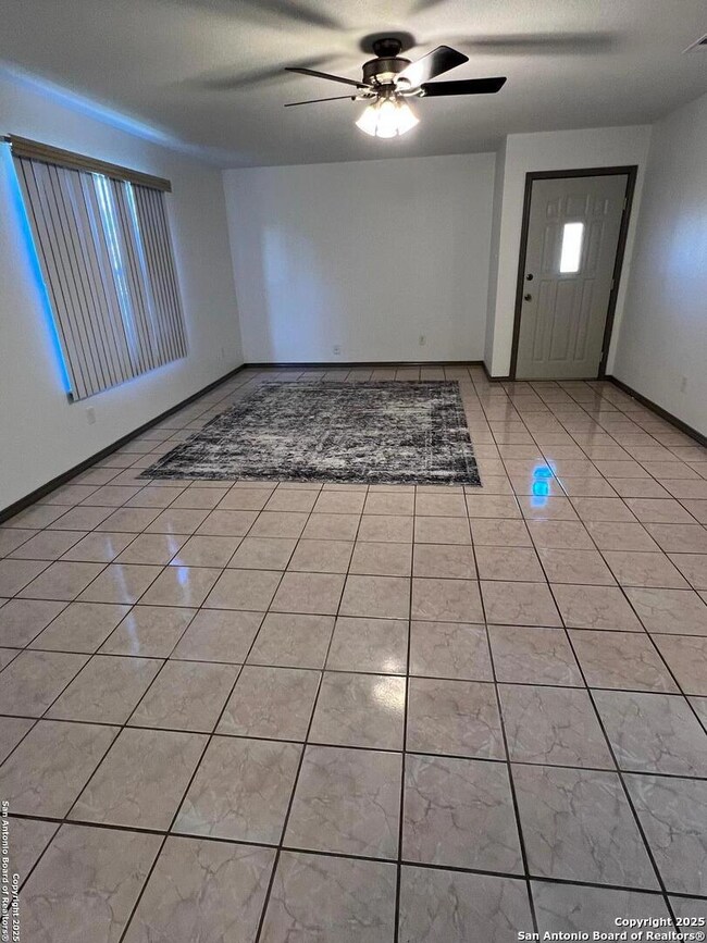 407 Buttercup, New Braunfels, TX 78130 - photo 4