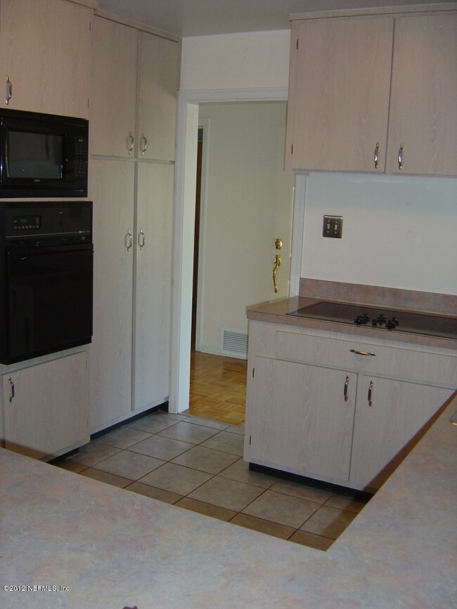 4953 Bedford Forest Dr, Jacksonville, FL 32210 - photo 4