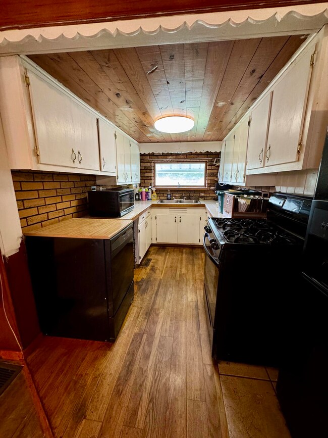 205 Perry St, Punxsutawney, PA 15767 - photo 4