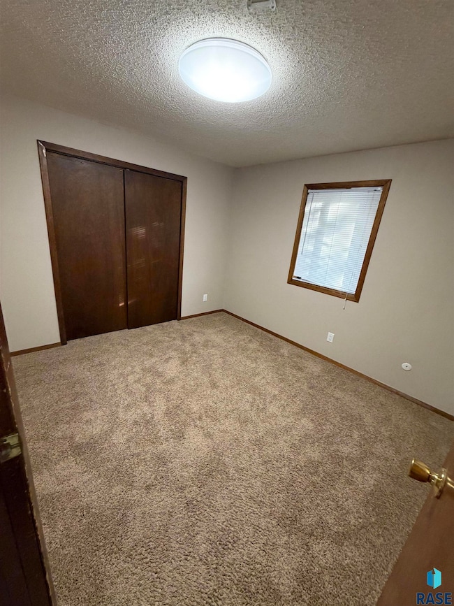 900 N Kiwanis Ave, Sioux Falls, SD 57104 - photo 3