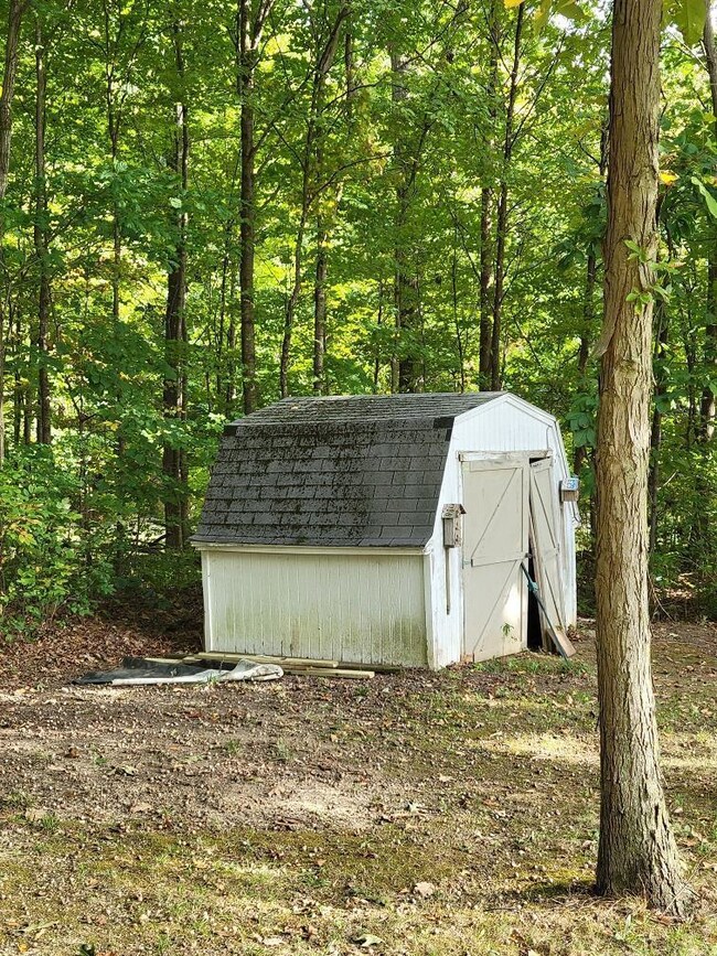 1630 N Mountain Lake Rd, Albion, IN 46701 - photo 5