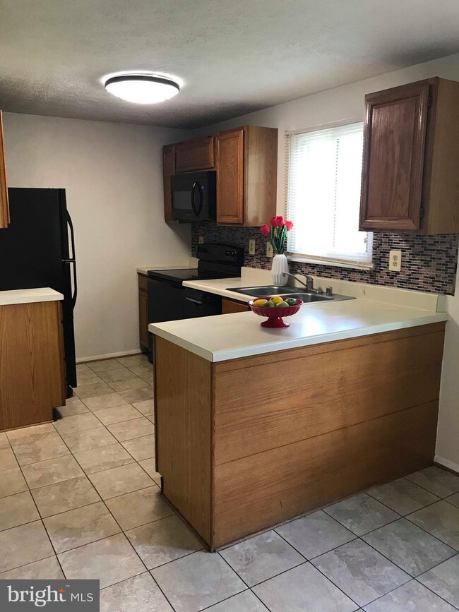 19638 Twinflower Cir, Germantown, MD 20876 - photo 7