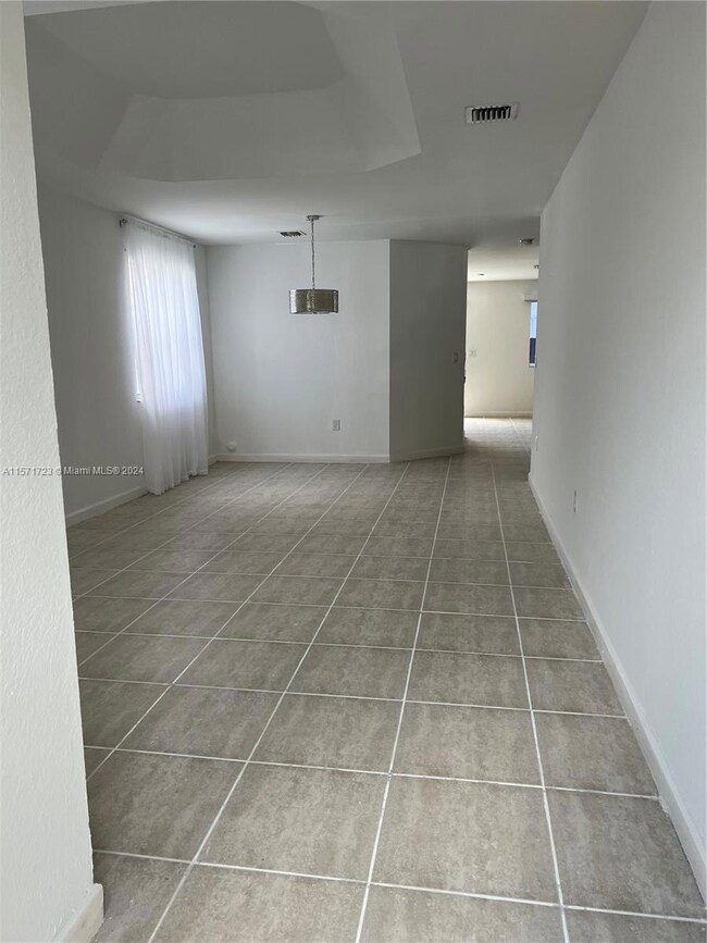 5052 NW 116th Ave, Doral, FL 33178 - photo 4