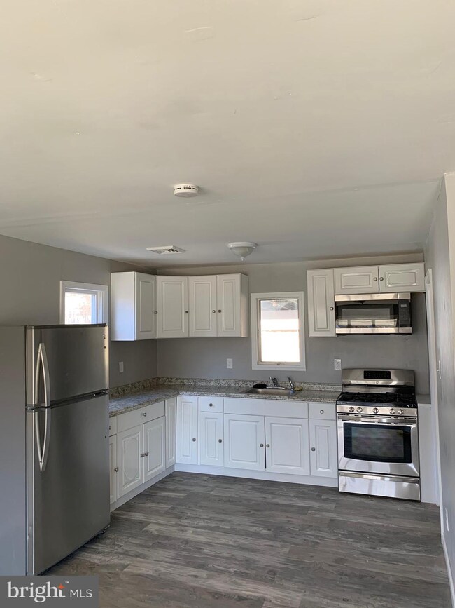 80 Lanning St, Ewing, NJ 08618 - photo 2