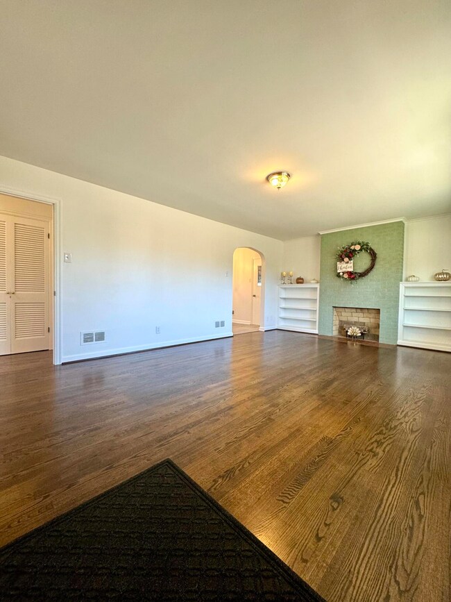 1221 Hamilton Ave, Clifton Forge, VA 24422 - photo 4