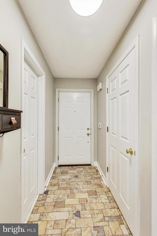 12006 Ridge Knoll Dr unit 501B, Fairfax, VA 22033 - photo 4