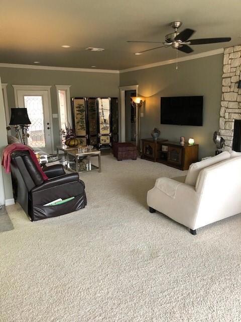 208 Kiowa Dr N, Gainesville, TX 76240 - photo 3