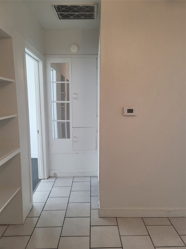 5622 Chartres St unit 2, Houston, TX 77004 - photo 6