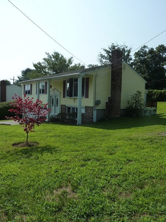 26 Deerfield Dr, Greenville, RI 02828 - photo 2