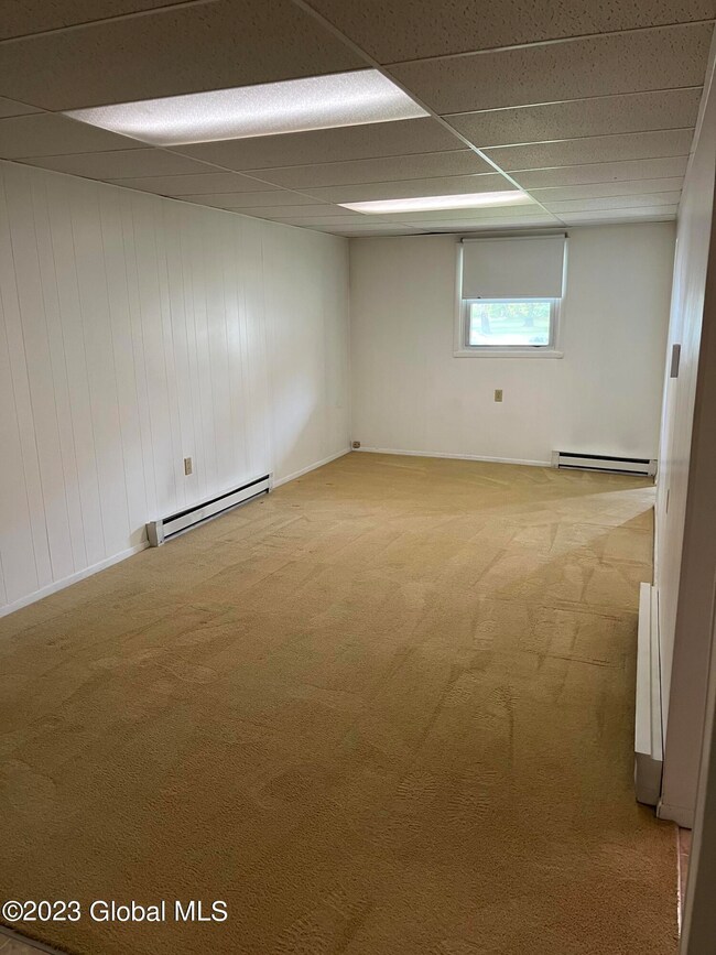 524 Maple Ave unit 4, Saratoga Springs, NY 12866 - photo 3