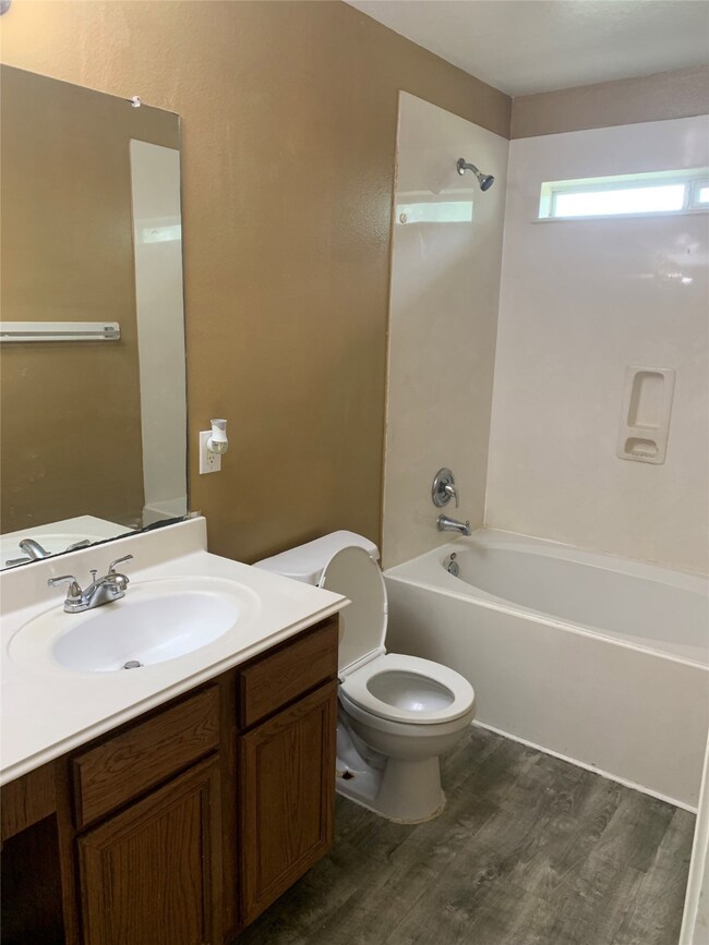 8938 Durham Manor Ln, Houston, TX 77075 - photo 6