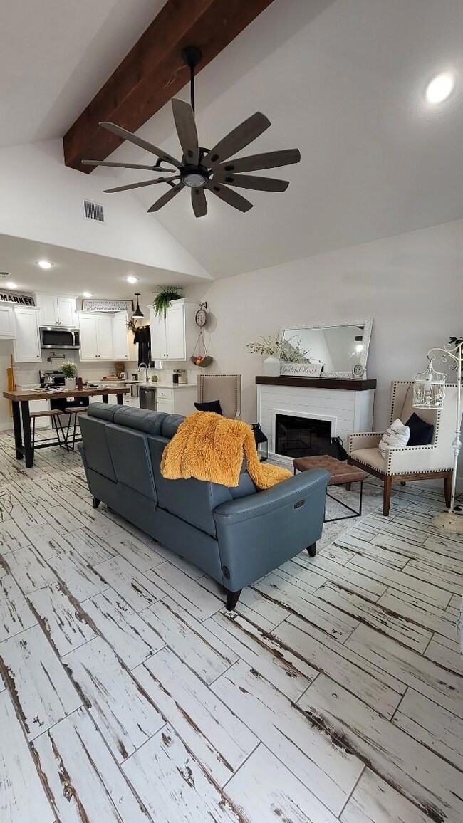 901 Pecos River Dr, Granbury, TX 76048 - photo 6